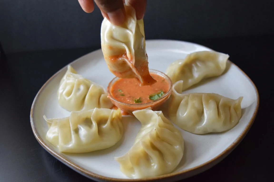 Chicken momo with dipping sauce